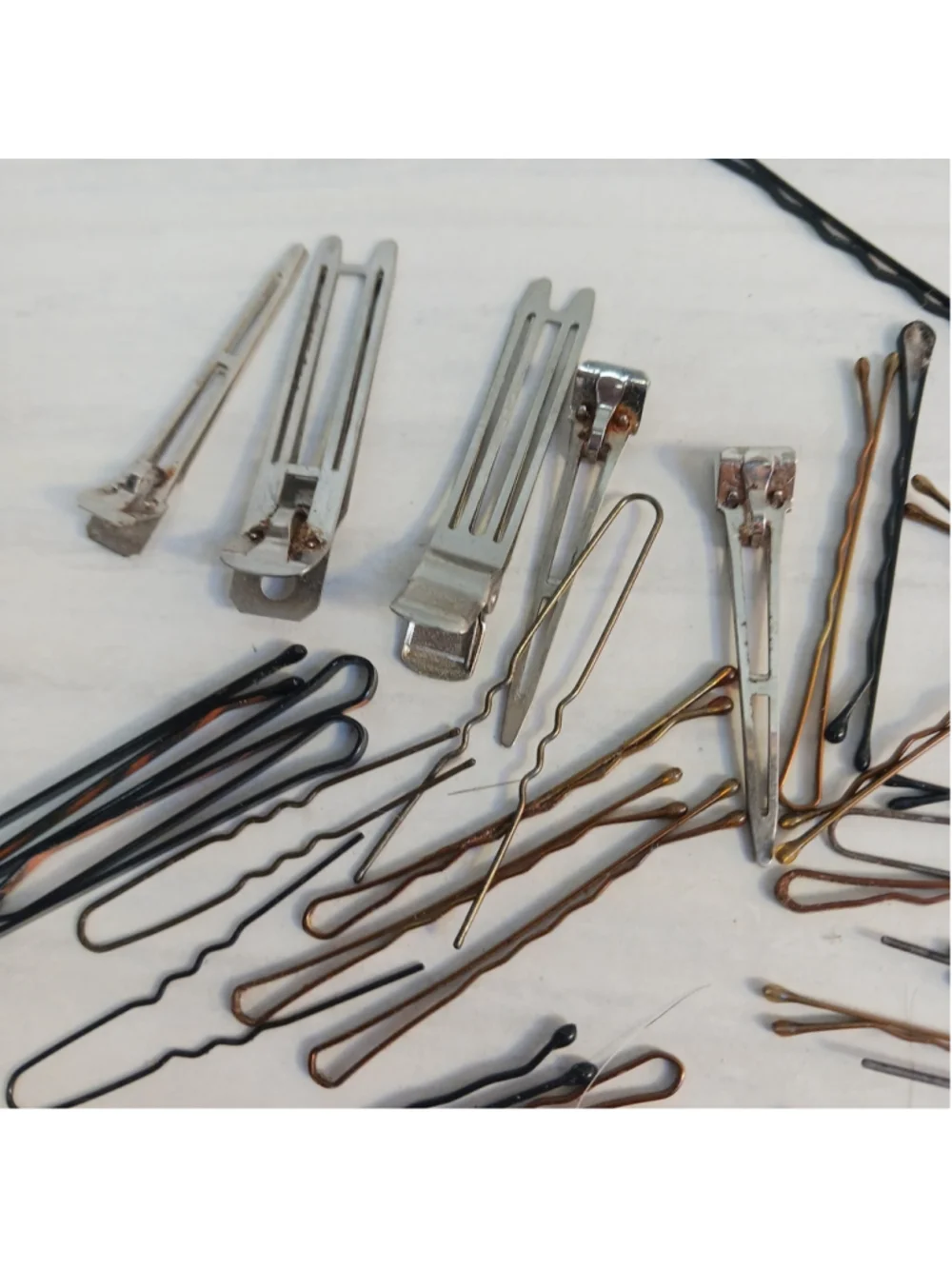 Lot Of Vintage Hair Pins And Bobby Pins Clips As Seen In Photos Beautician Retro